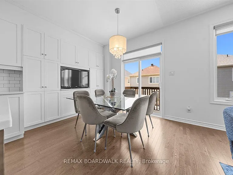 446 Meadowbreeze Dr — Photo 11