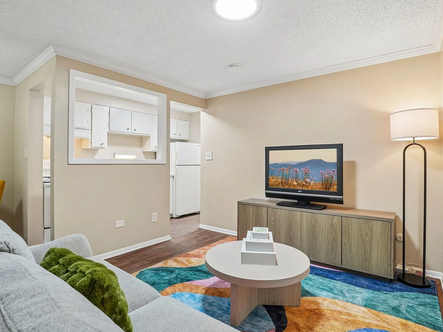 Lorinda Apartments — Photo 3