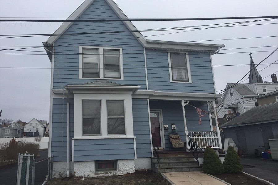 1st image of 10 Andrews Ln
