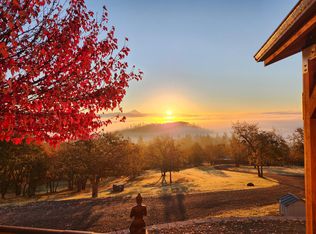 198 Flamingo Dr, Eagle Point, OR 97524