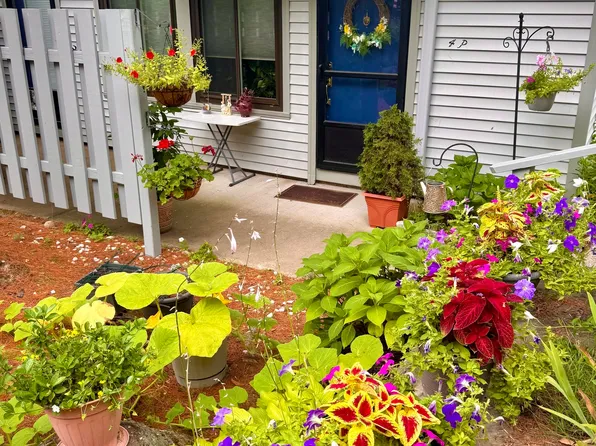 4 Staunton Court APT P, Farmington, CT 06032