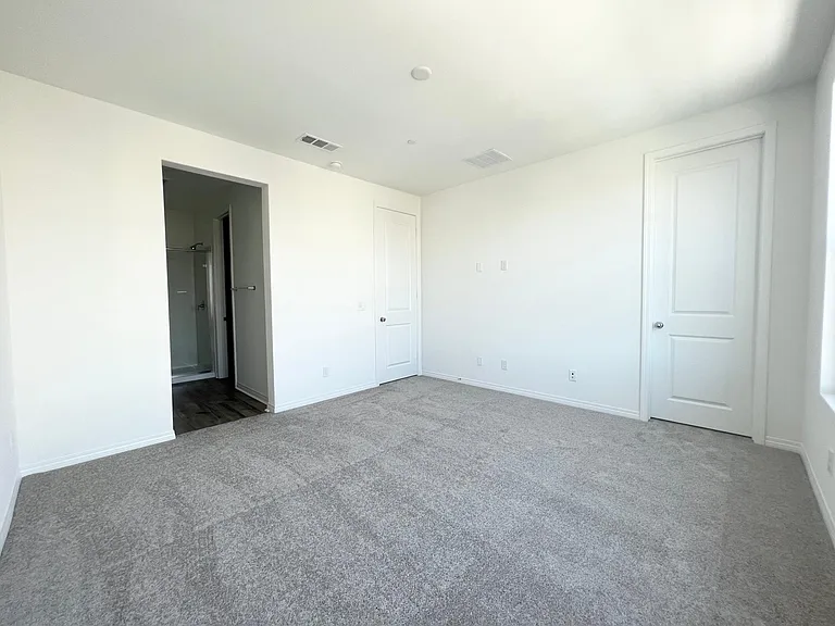 207 Merit — Photo 32