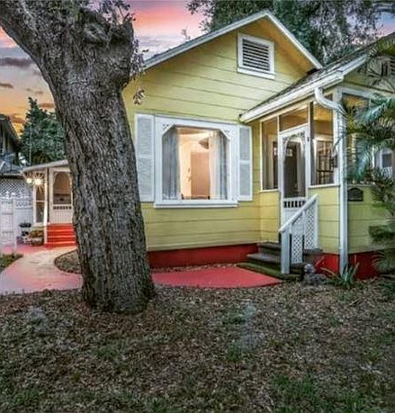 1st image of 611 Seaman Pl