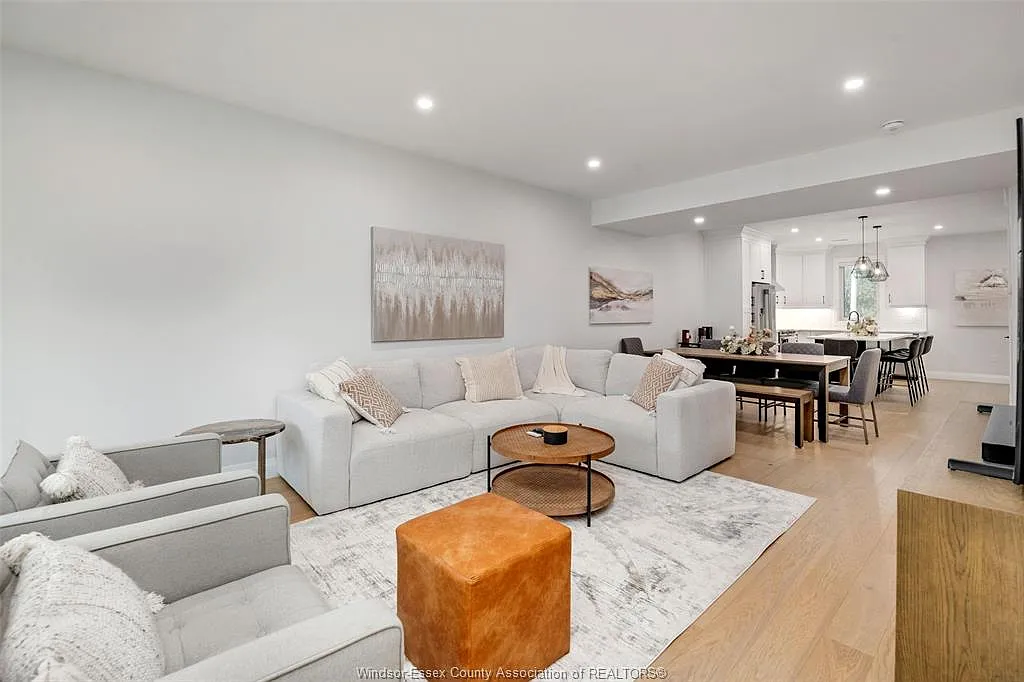4 bed, 4.0 bath, 2495 sqft, $2,950 — Photo 4