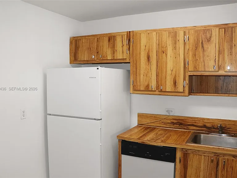 10425 SW 112th Ave #204 — Photo 5