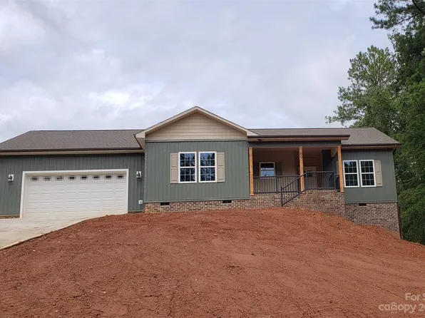 69 Eastwinds Dr, Hickory, NC 28601