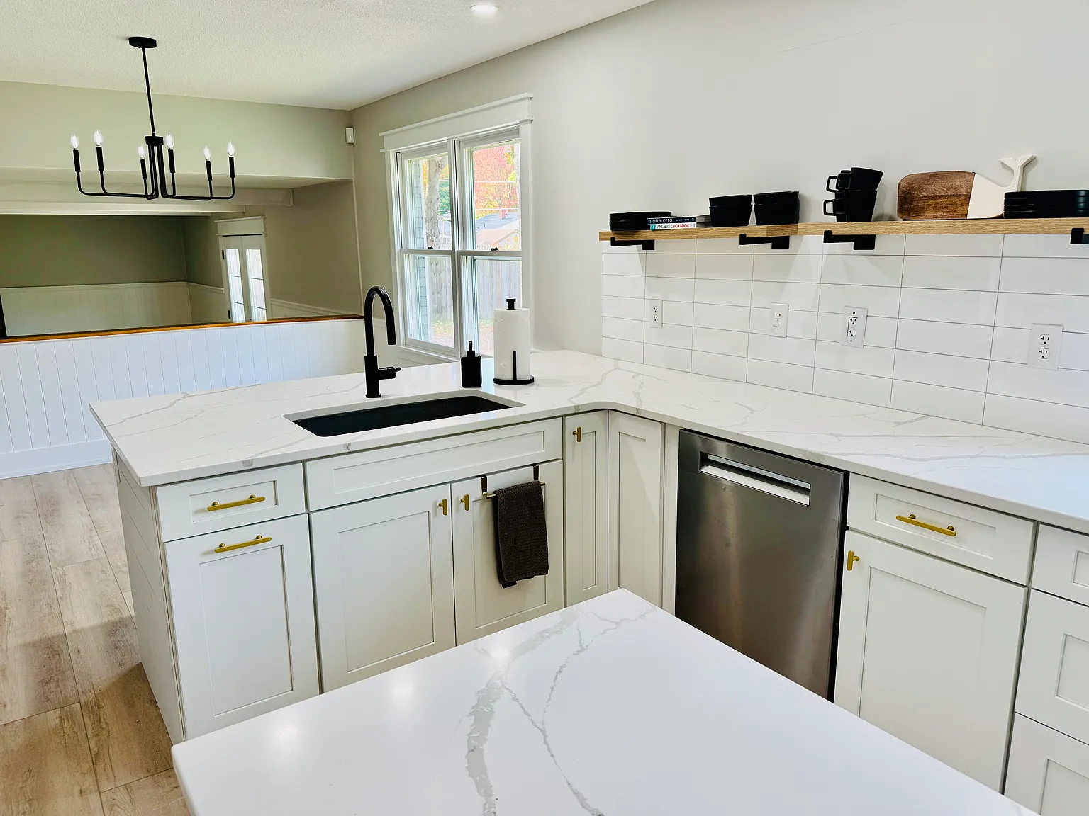 4 bed, 2.5 bath, 2200 sqft, $3,100 — Photo 3