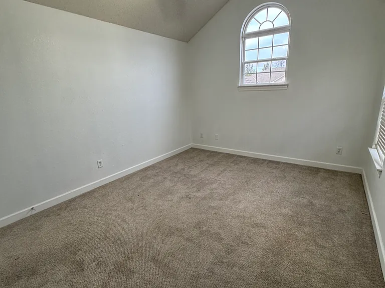 820 SW Peach Tree Ln — Photo 22