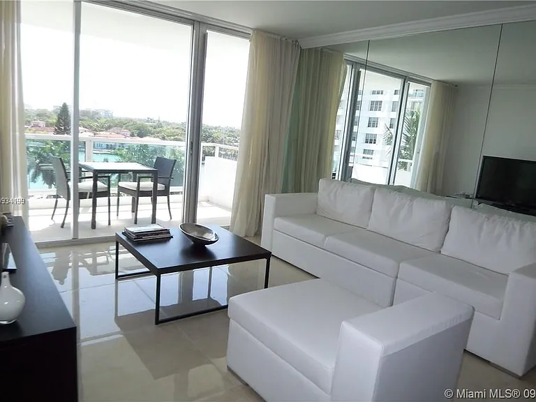 5161 Collins Ave #806 — Photo 4