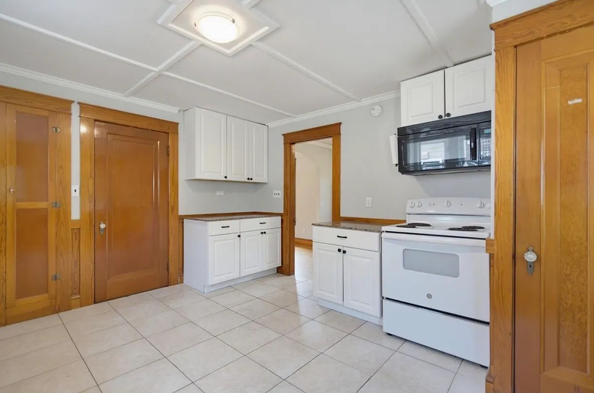 3 bed, 1500 sqft, $2,550 — Photo 2