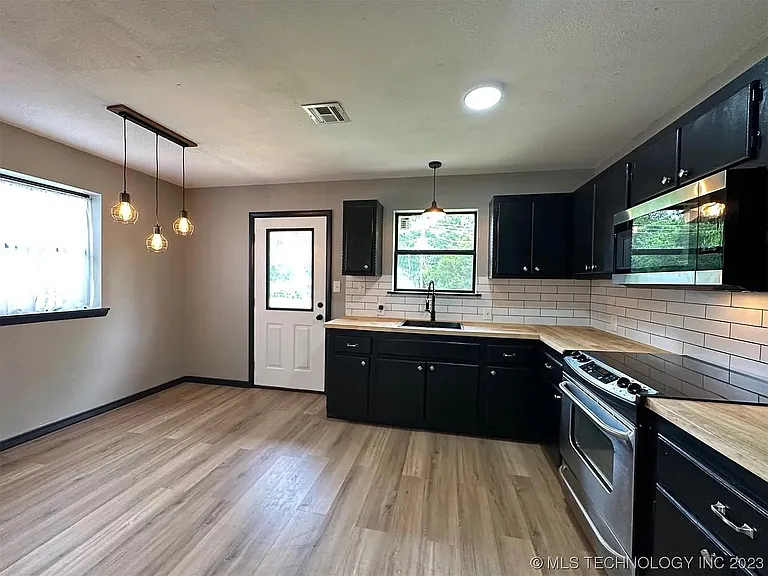606 Northwest St — Photo 3