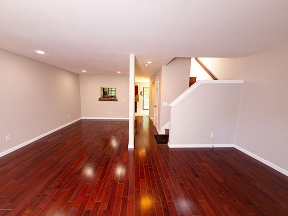 3rd image of 601 Santa Anita Ln
