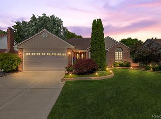 2093 Cumberland Rd, Rochester Hills, MI 48307