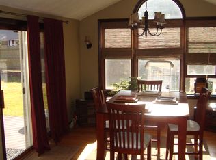 15 Bourn Ave, Hampton, NH 03842
