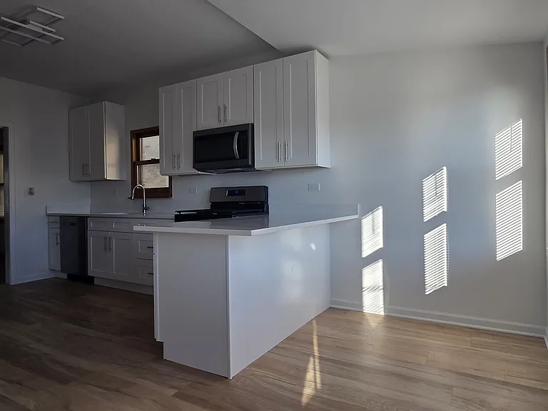 5515 W Grace St — Photo 3
