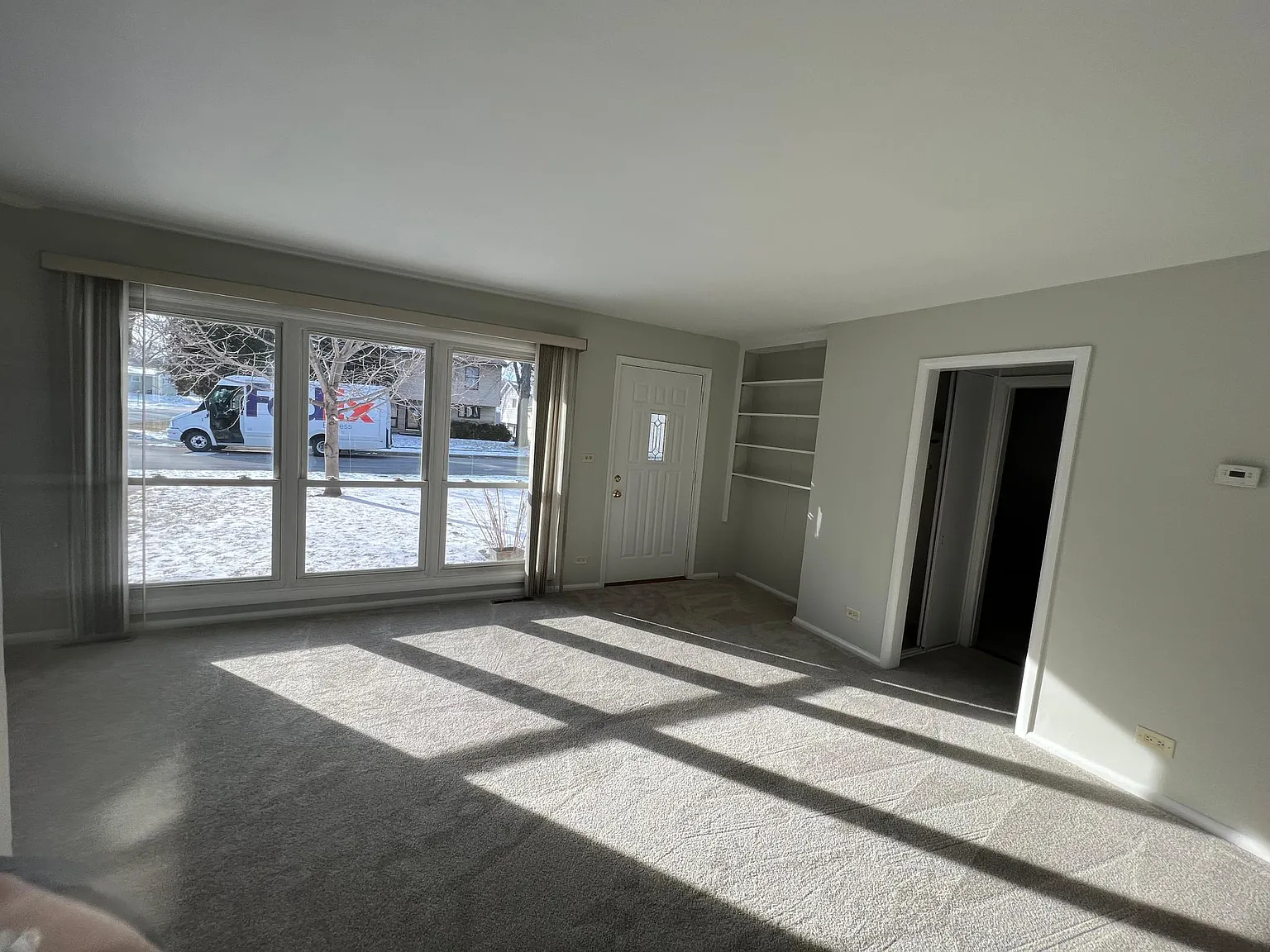 3 bed, 1044 sqft, $2,400 — Photo 3