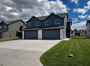 727 E Briarbrook Ln, Valley Center, KS 67147