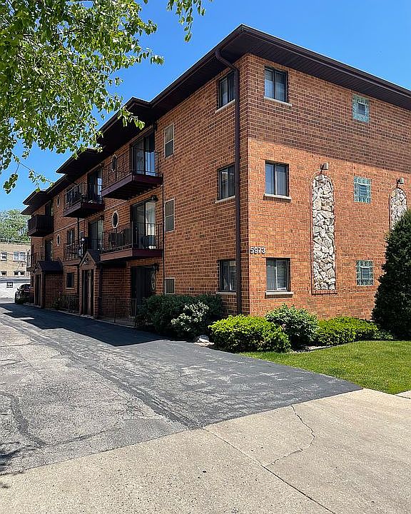 1st image of 5973 N Northwest Hwy APT 1C