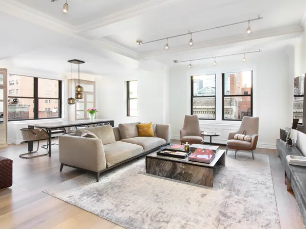 610 Park Avenue image 1 of 12
