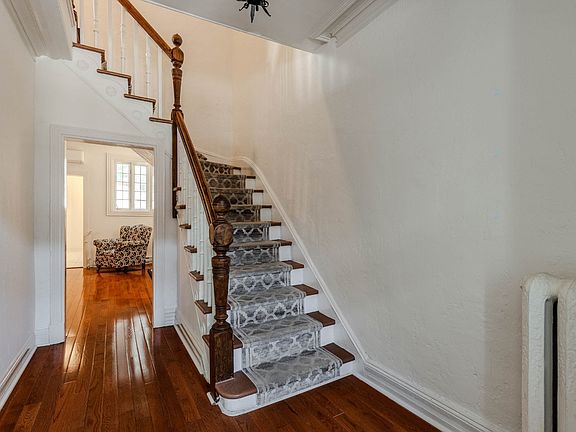 3rd image of 111 Irvine Ave