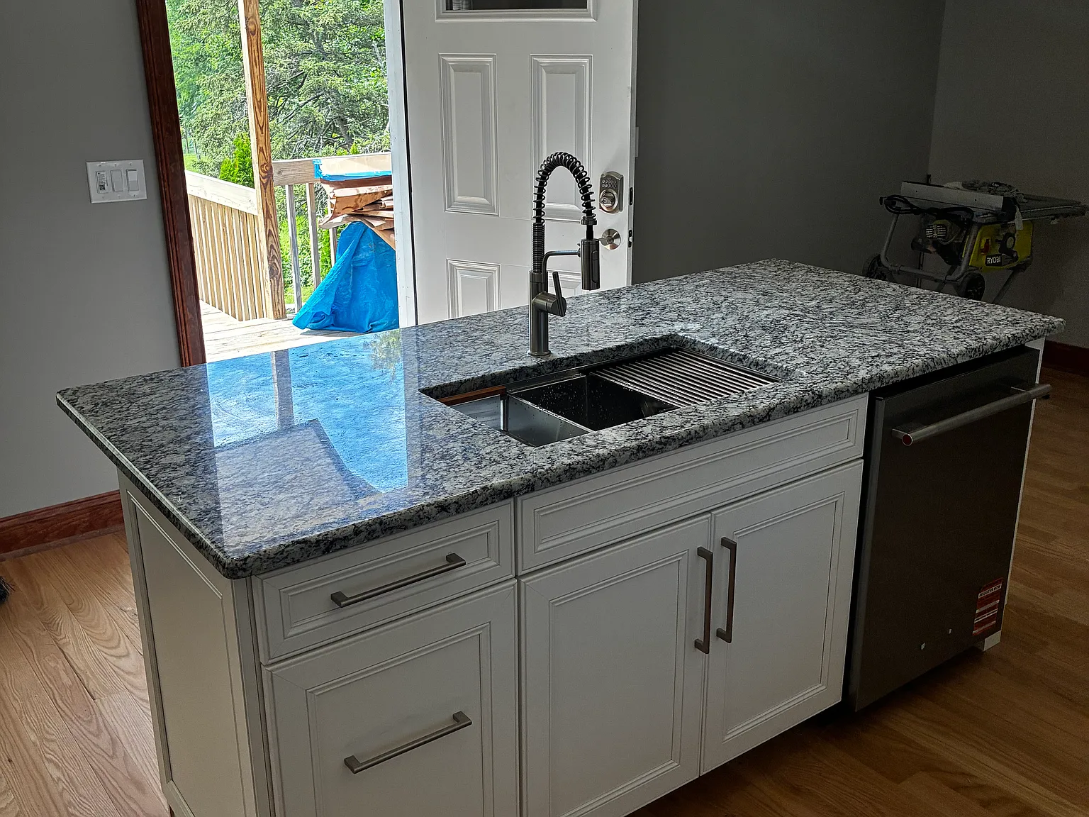3 bed, 1000 sqft, $2,250 — Photo 3