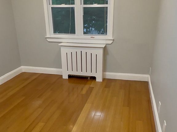 3rd image of 5841 Clearview Expy