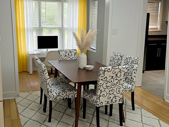 Dining Area (10''7 x 10''2)