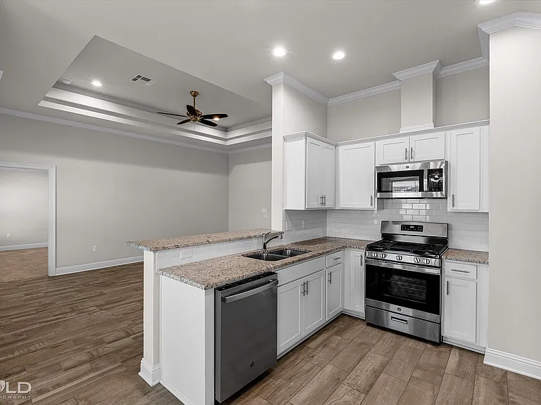 257 Sedgewick Ave — Photo 9