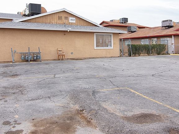 3rd image of 1512 Henry Dr