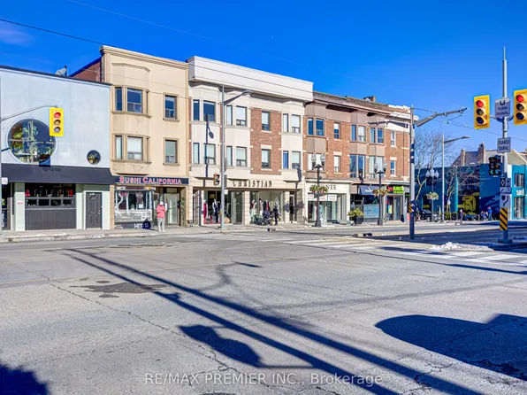 1238 Saint Clair Ave W #3, Toronto, ON M6E 1B7