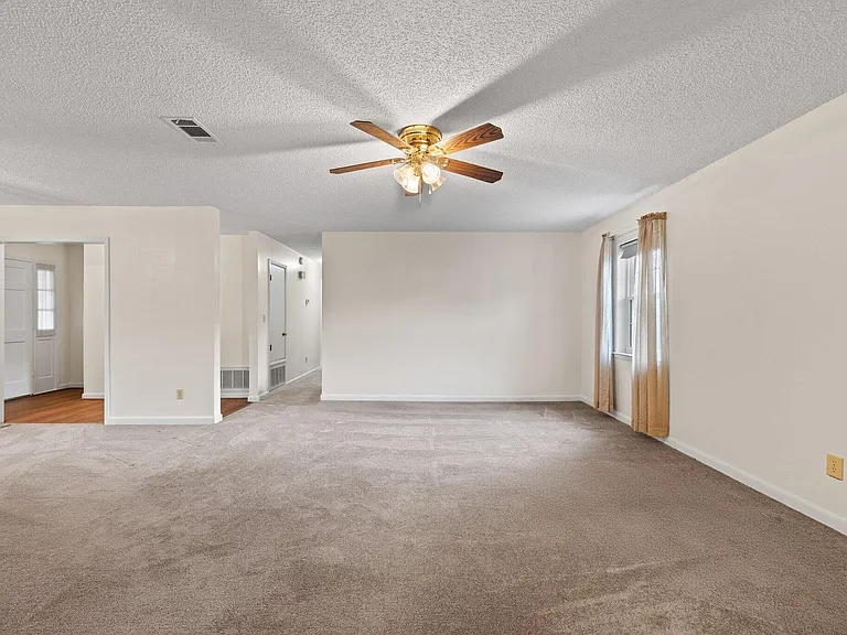 122 Beach Dr — Photo 9