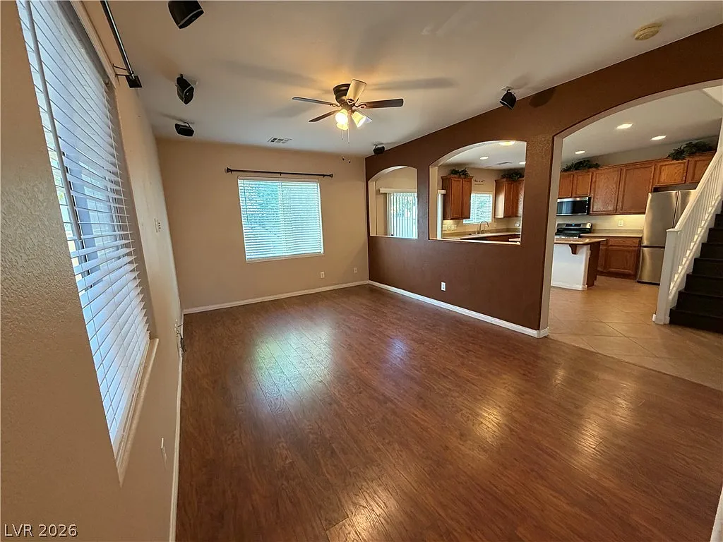 3 bed, 2.5 bath, 1846 sqft, $2,200 — Photo 2