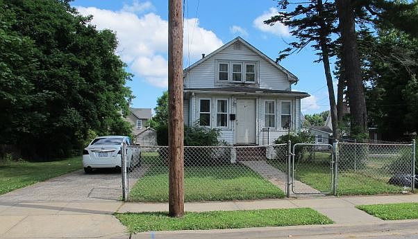 1st image of 67 Lillian Ave
