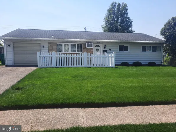 98 Indian Crk, Levittown, PA 19057