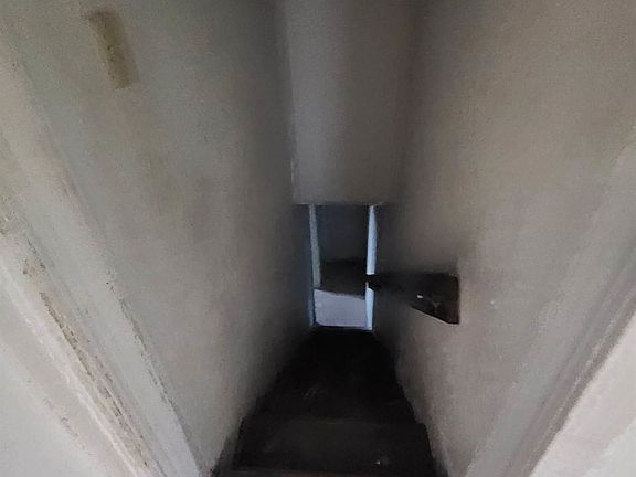 2nd image of 509 E 4th St