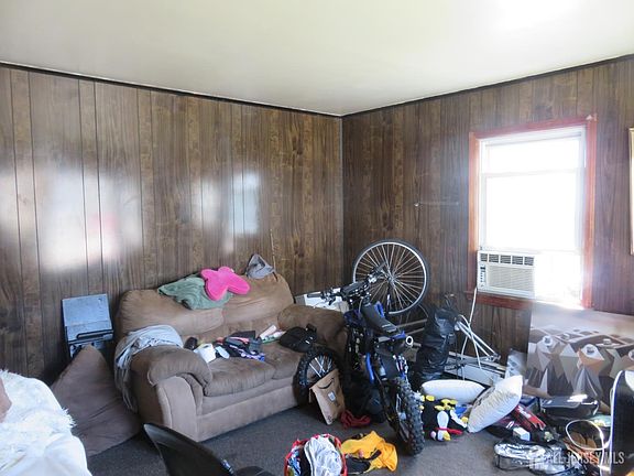 4th image of 694 Johnstone St