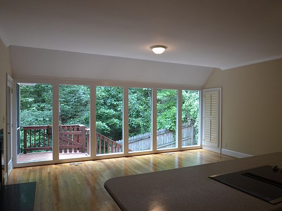 4th image of 15511 Eagleview Dr