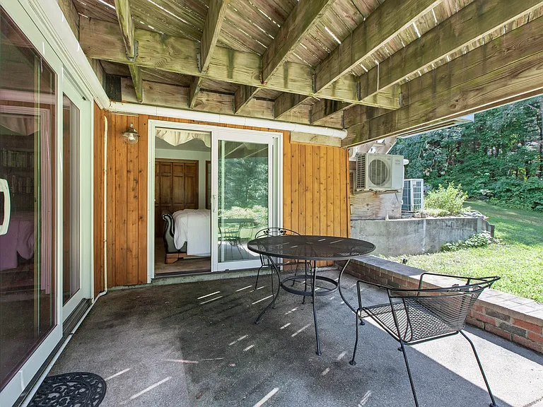 Valley Rd — Photo 3