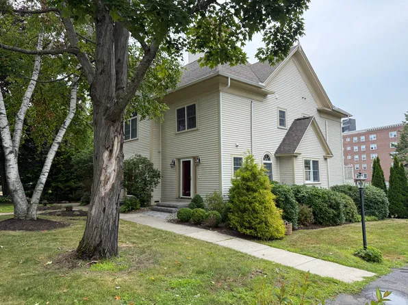 40 Merrimac St #3, Portsmouth, NH 03801