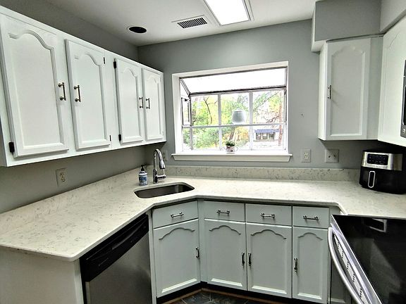 5th image of 2614 S Arlington Mill Dr
