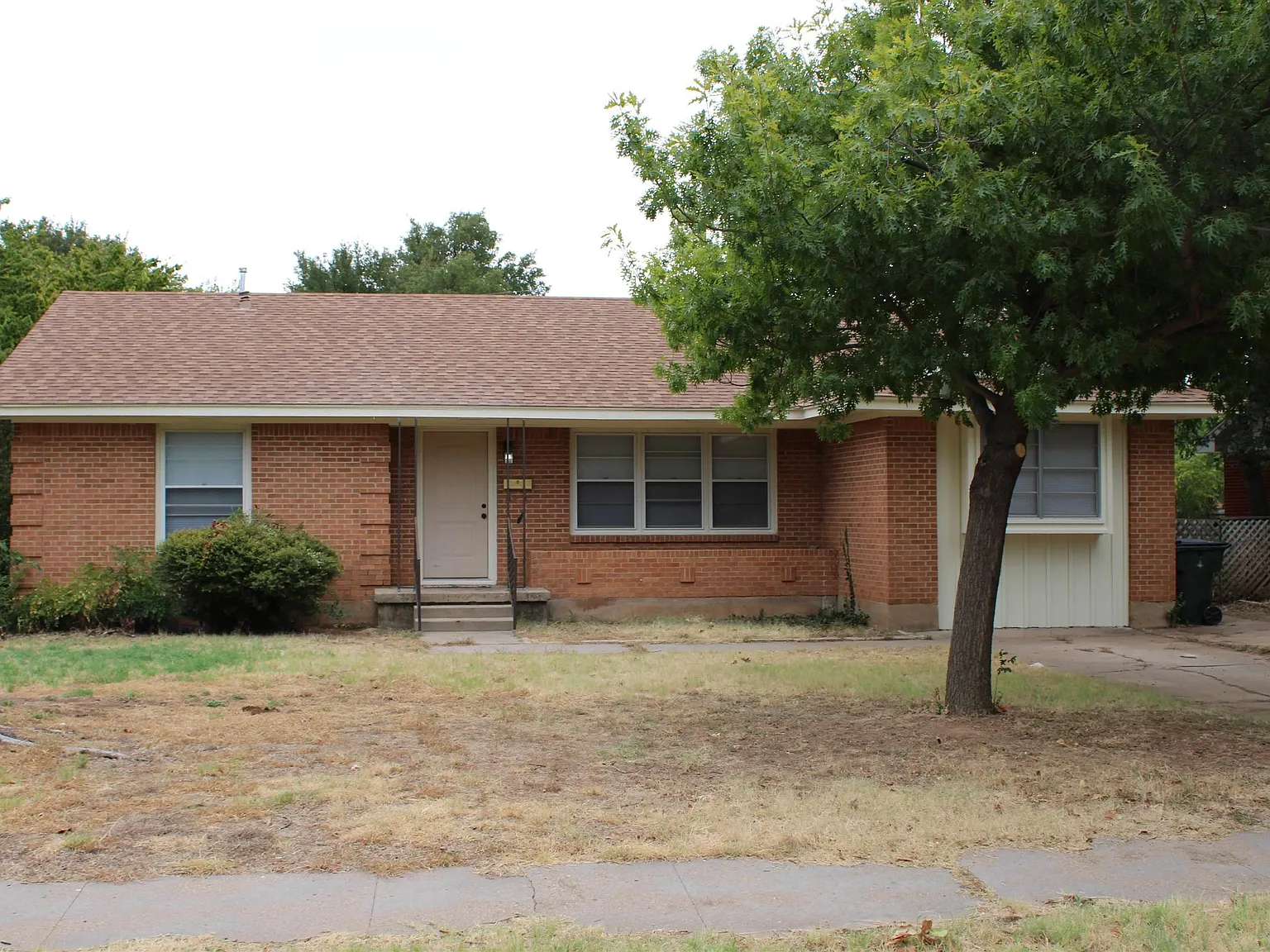 4 bed, 1.5 bath, 1501 sqft, $1,800 — Photo 1