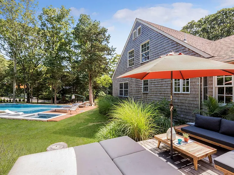 15 Beach Plum Rd — Photo 3
