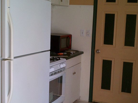 2nd image of 1002 S Skyline Dr