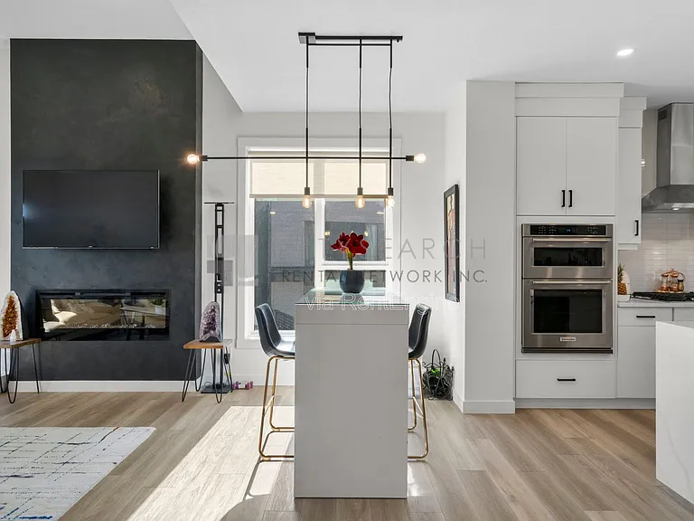 244 Sovereign Cres SW #1 — Photo 11