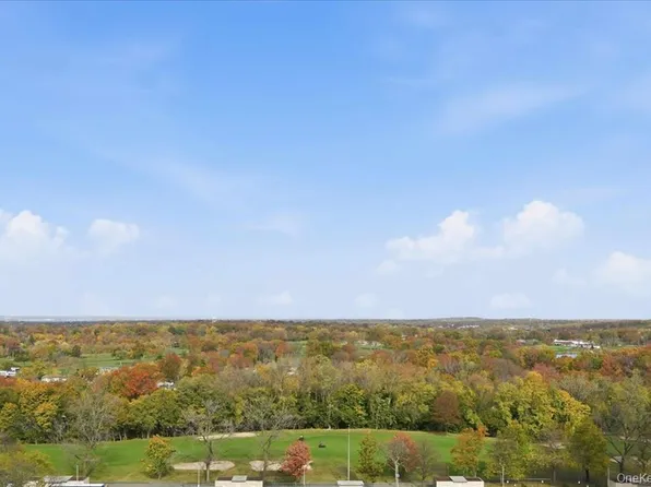 27110 Grand Central Parkway image 1 of 23