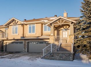 14 Discovery Woods Vlg SW, Calgary, AB T3H5A6