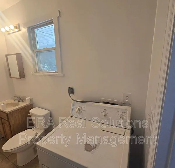 150 S Cypress Ave — Photo 17