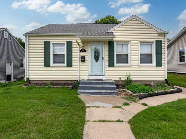 728 24th St, Bettendorf, IA 52722