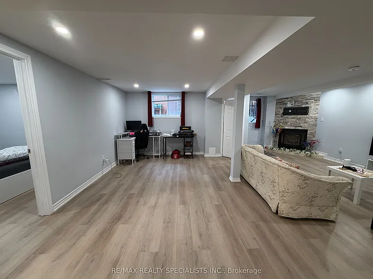 934 Boyer Blvd #BASEMENT — Photo 4