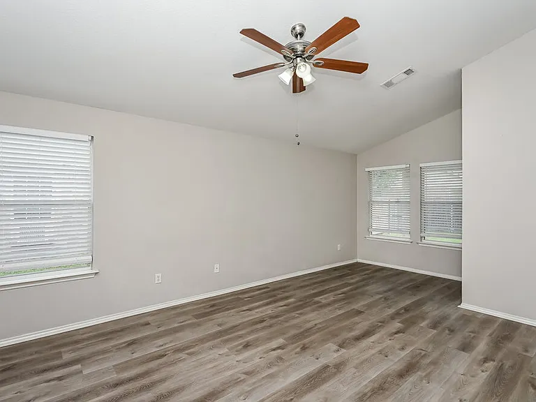 1108 Boxwood Dr — Photo 9